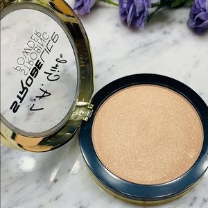 New! L.A. Girl Strobe Light Strobing Powder